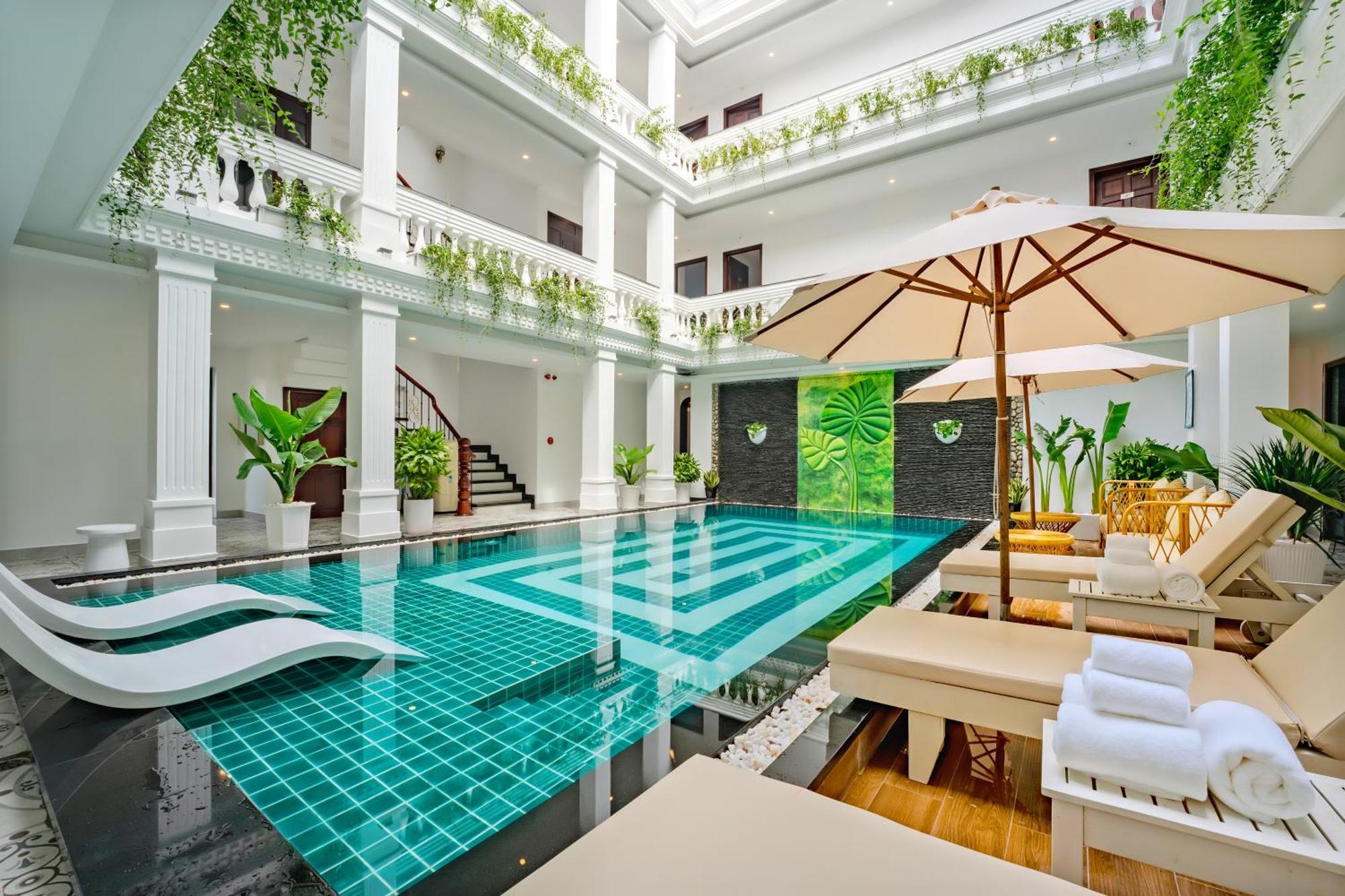 Отель Royal Mansion Boutique Хойан Экстерьер фото